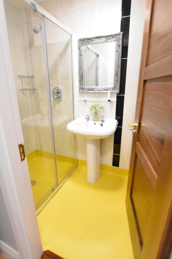 Lanigan'S Accommodation كيلكيني المظهر الخارجي الصورة